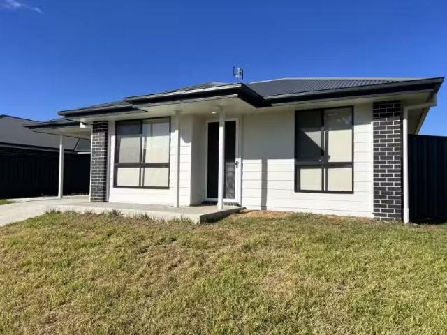 Condo for rent in Piallamore, New South Wales