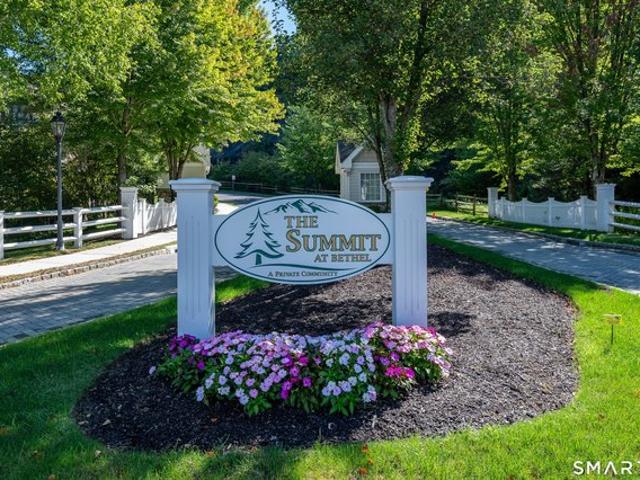 Townhouse for sale in Bethel, Connecticut