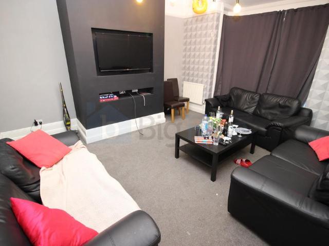 House for rent in Hyde Park, West Yorkshire