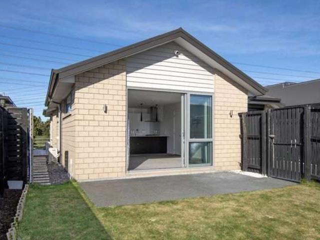 House for rent in Chaslands, Canterbury