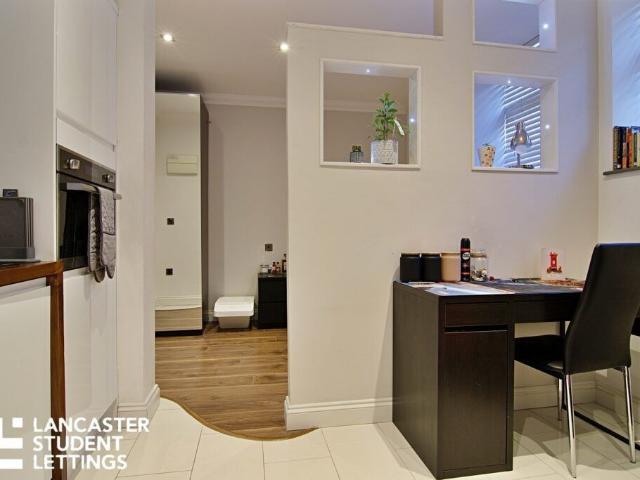 Room for rent in Castle and Priory Precinct, Lancaster