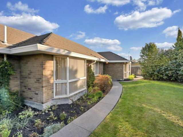 House for sale in Chaslands, Canterbury