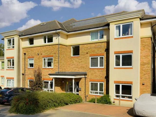 Apartment for rent in Woodcote, Epsom