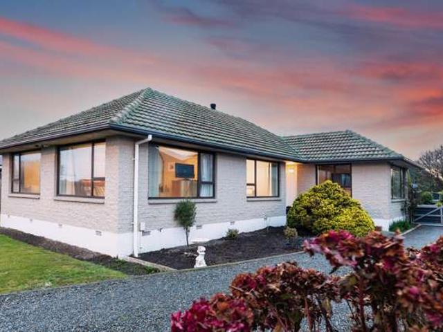 House for sale in Chaslands, Canterbury