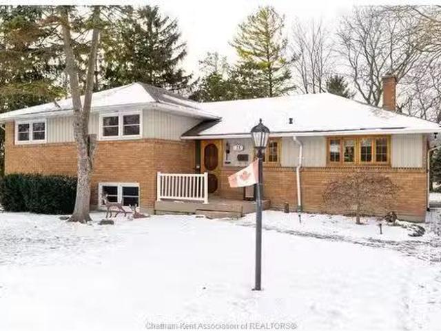 House for sale in Chatham–kent, Ontario