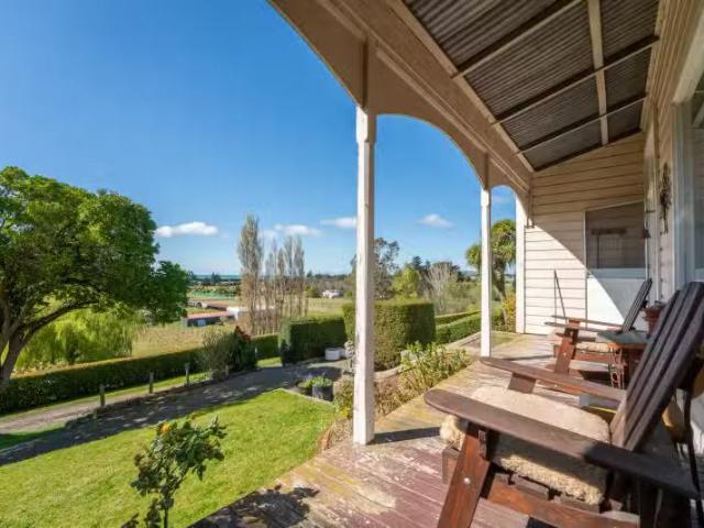House for sale in Otakou