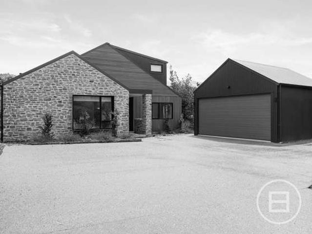 House for sale in Otakou