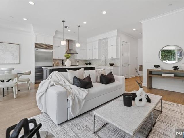 Townhouse for sale in Paramus, Bergen County