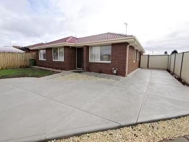 House for rent in Gladstone Park, Victoria