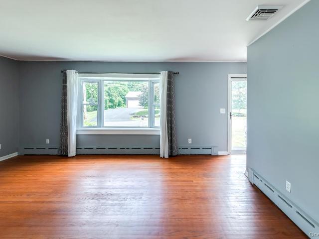 House for sale in Lake Katrine, New York