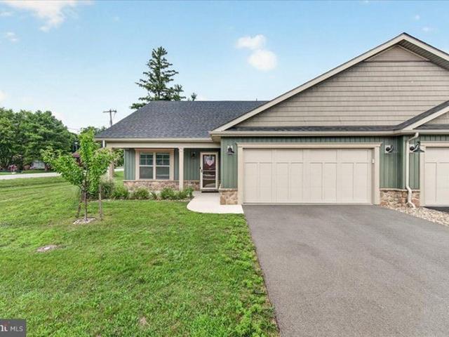 Townhouse for sale in Falling Waters, West Virginia