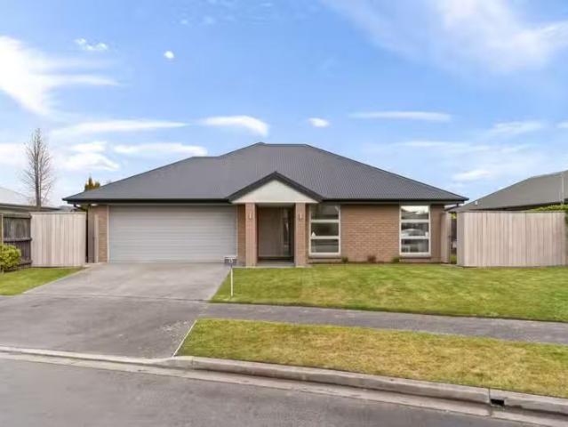 House for sale in Chaslands, Canterbury