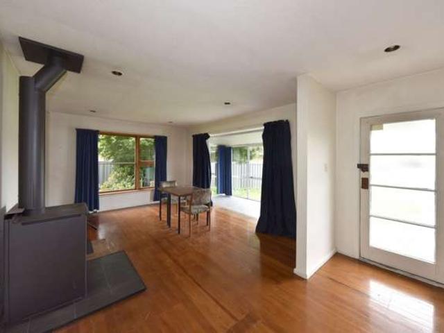 Property for sale in Chaslands, Canterbury