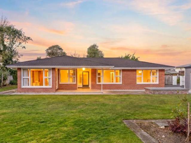 House for sale in Chaslands, Canterbury