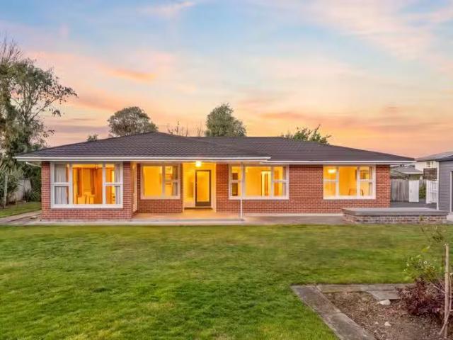 House for sale in Chaslands, Canterbury