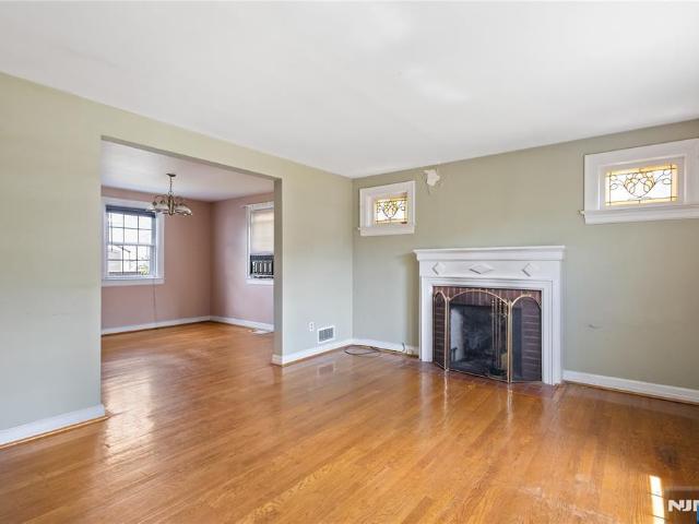 House for sale in Palisades Park