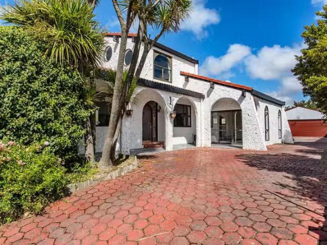House for sale in Chaslands, Canterbury