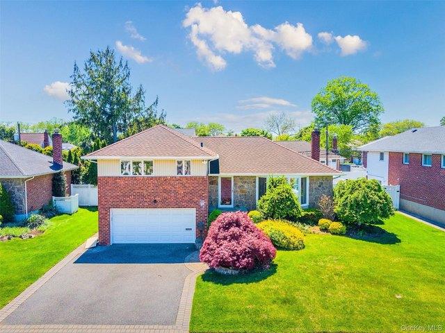 House for sale in Clearview Village, Syosset