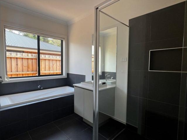 House for rent in Eagle Point, Victoria
