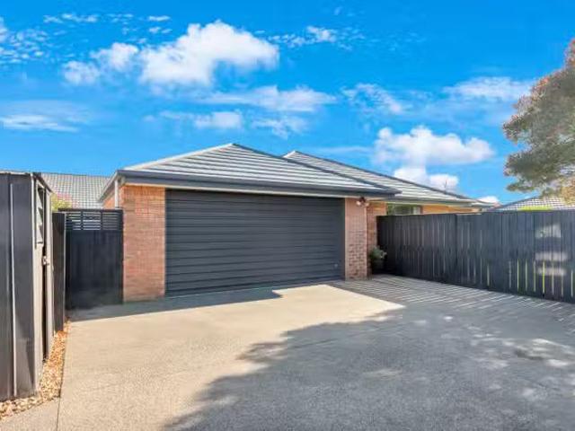 House for sale in Chaslands, Canterbury