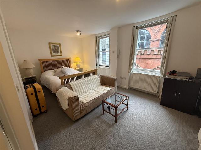Studio for rent in City Centre, Feckenham