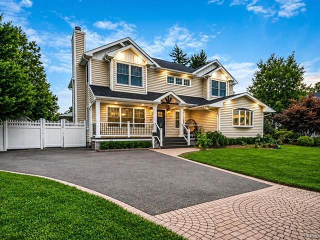 House for sale in Huntington, New York