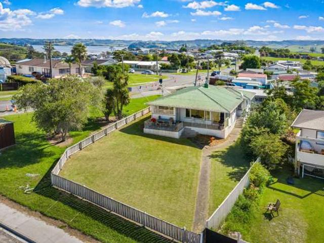 House for sale in Snells Beach