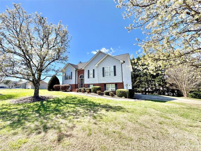 House for sale in Hiddenite, North Carolina