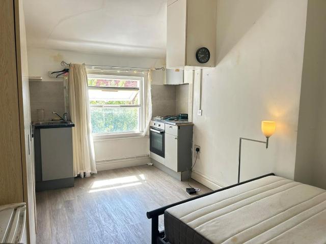 Studio for rent in Kilburn, Greater London