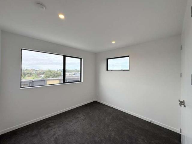 Townhouse for rent in Whangaparaoa