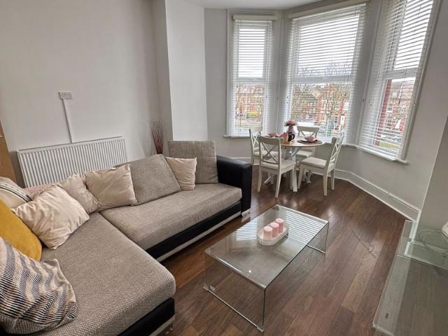 Apartment for rent in Elm Park, Calderstones