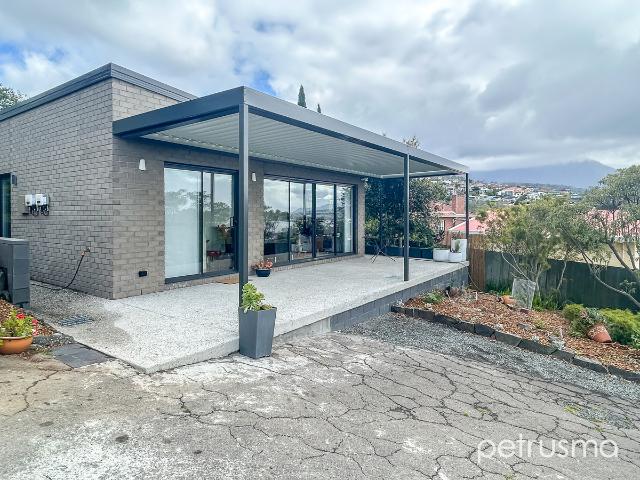 Apartment for rent in Lower Sandy Bay, Hobart