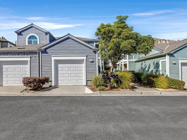 Townhouse for sale in Alameda, California