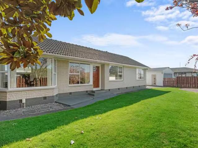 House for sale in Chaslands, Canterbury