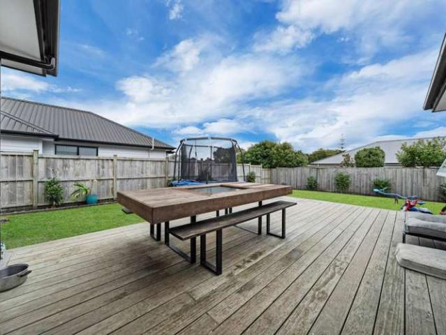 House for sale in Waimauku