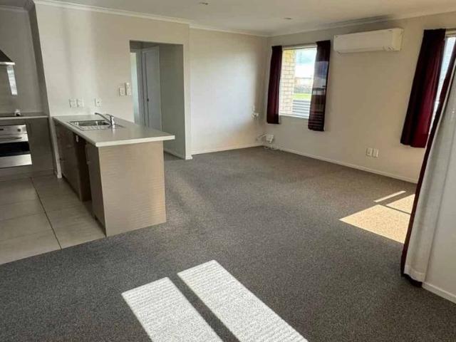 Townhouse for rent in Fairdown, West Coast