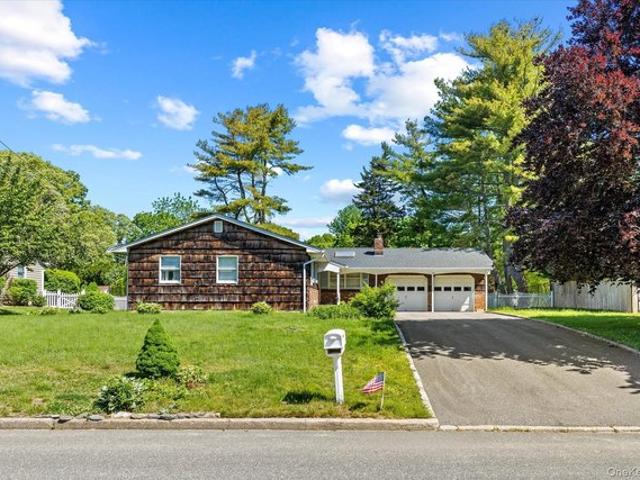 House for sale in Smithtown, New York