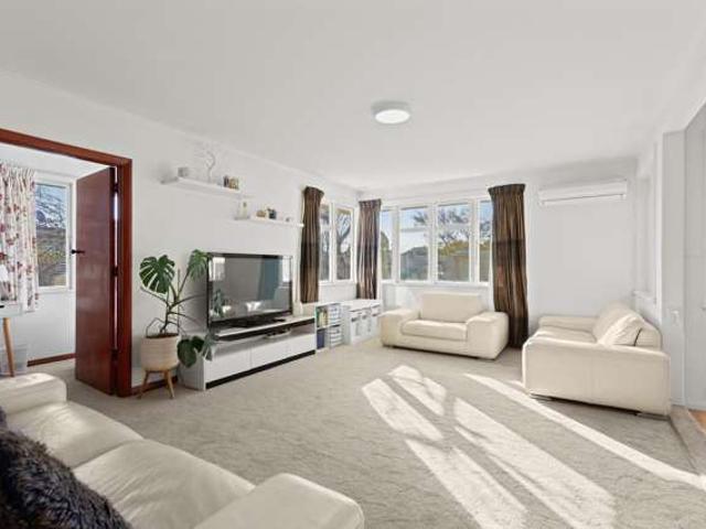 House for sale in Chaslands, Canterbury