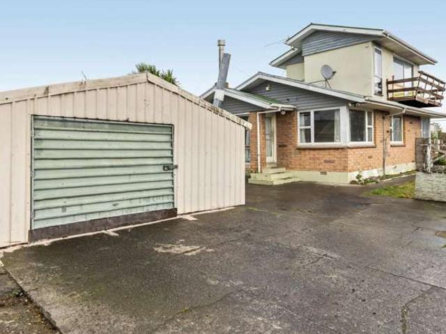 House for sale in Chaslands, Canterbury