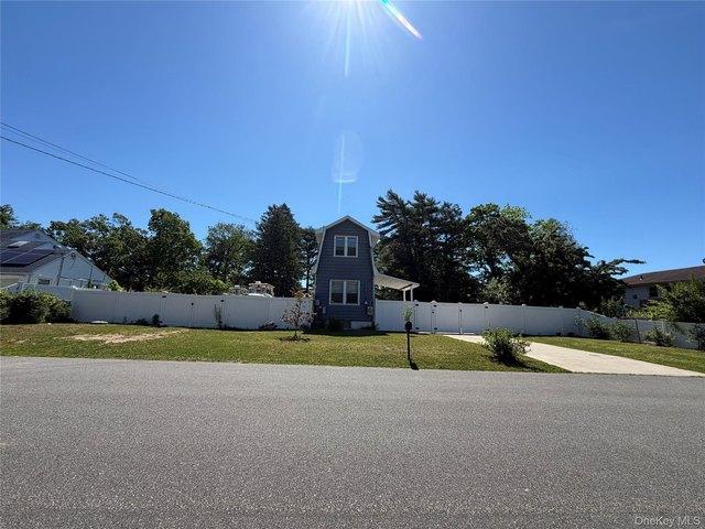 House for sale in Babylon, New York