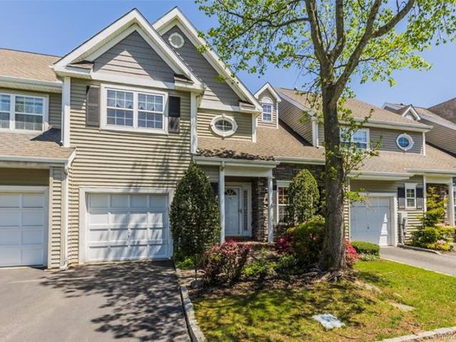 Condo for sale in Smithtown, New York