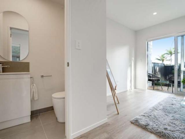 Townhouse for sale in Beach Haven, Kaipātiki