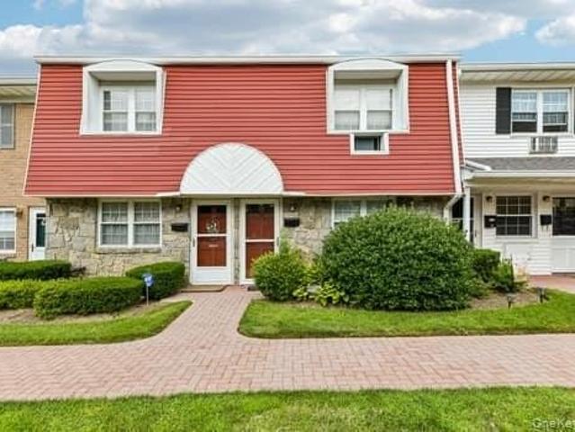 Condo for sale in Babylon, New York