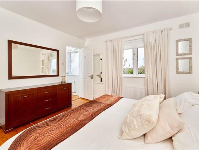 Detached House for sale in Bluebell, Dublin