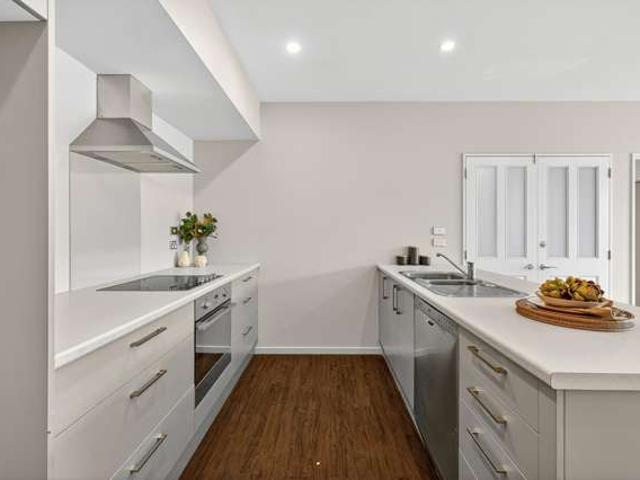House for sale in Chaslands, Canterbury