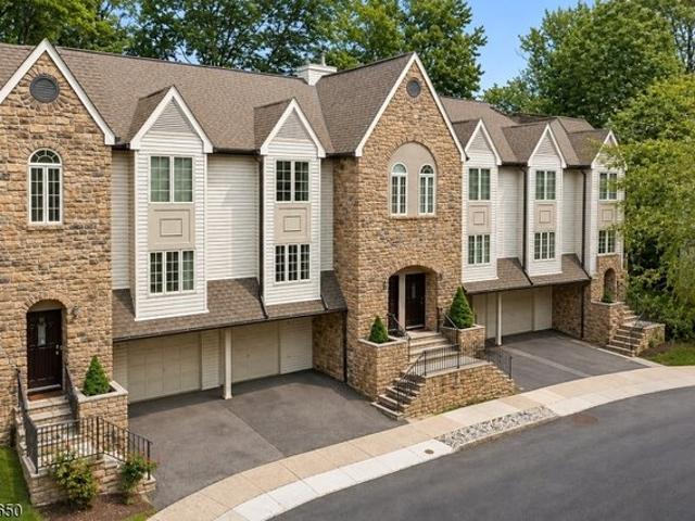 Townhouse for sale in Berkeley Heights, New Jersey