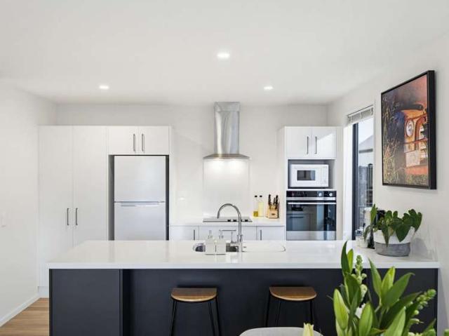 Townhouse for sale in Chaslands, Canterbury