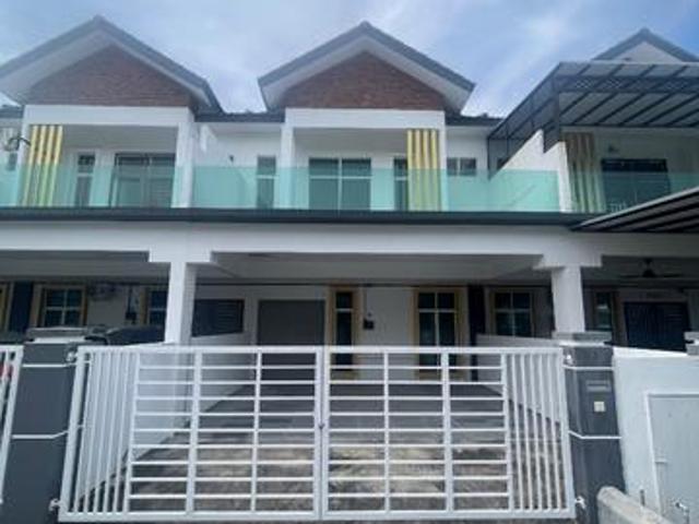 Terraced House for sale in Malaka
