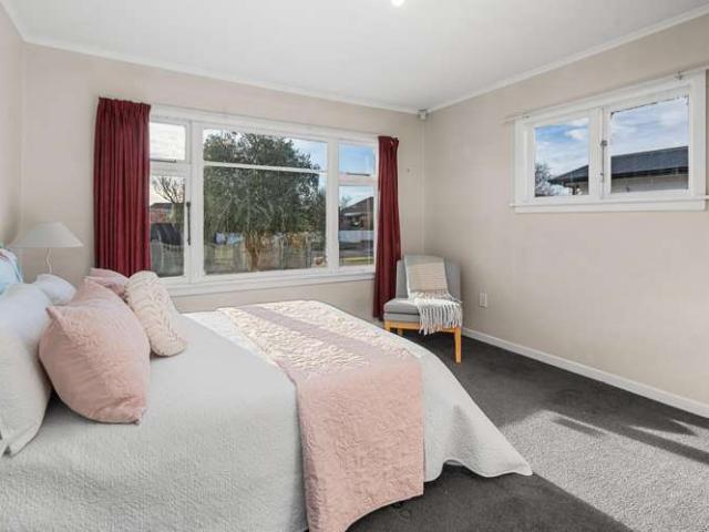 House for sale in Chaslands, Canterbury