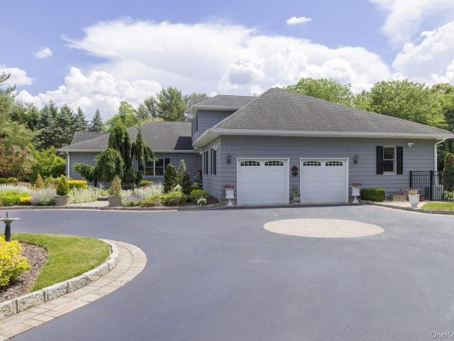 House for sale in Smithtown, New York